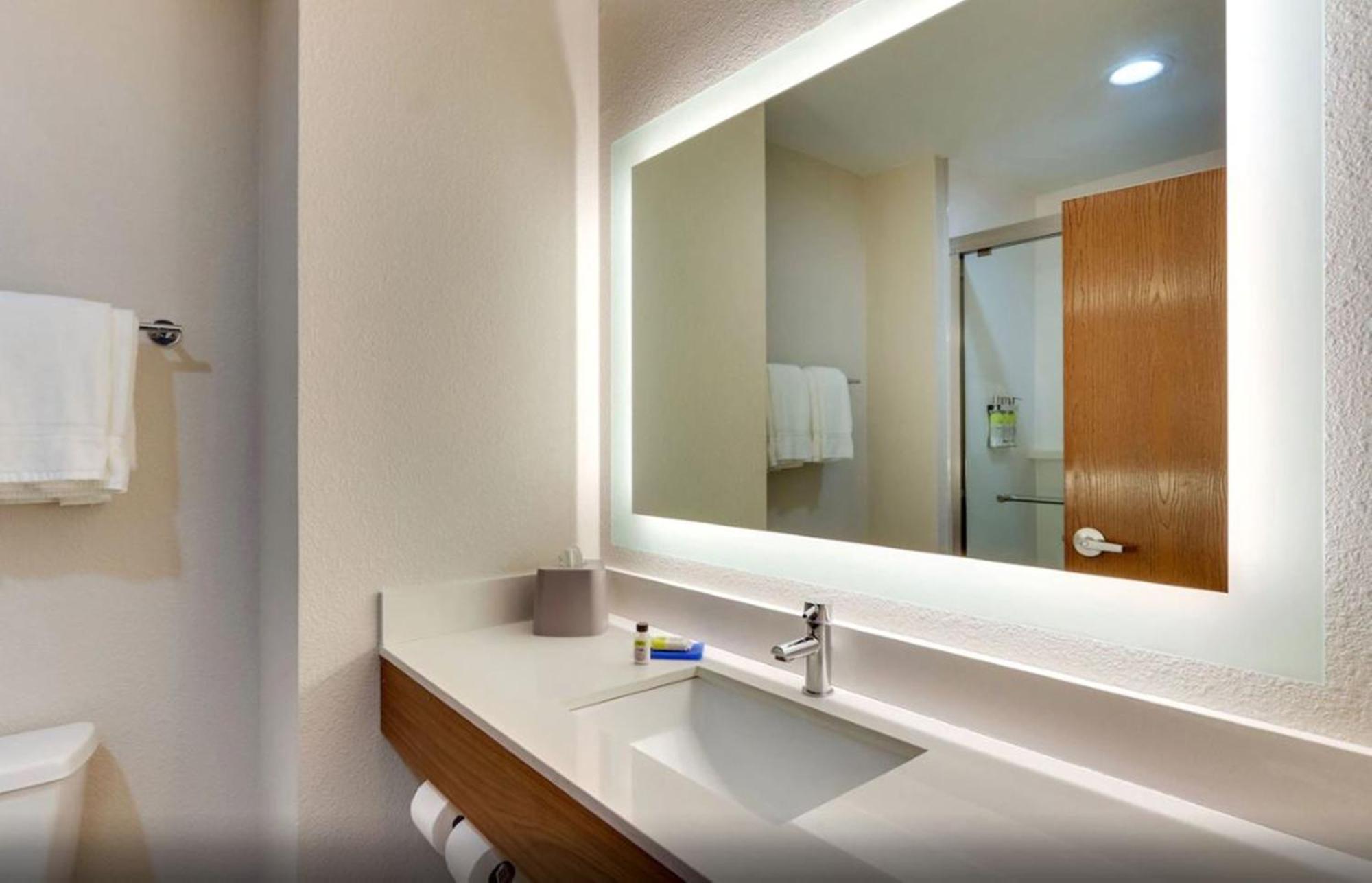 Holiday Inn Express Lake Worth Nw Loop 820 By Ihg Fort Worth Exterior photo